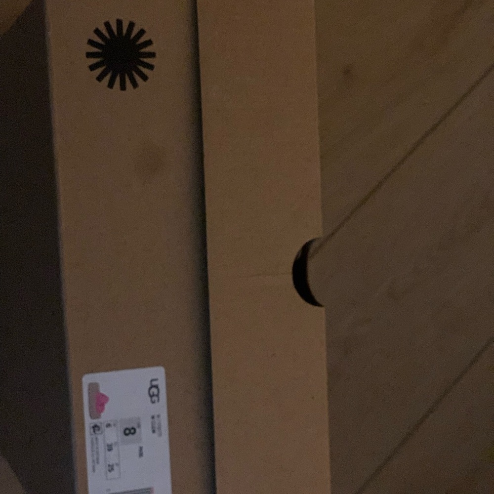 UGG Clem Size 8 NIB - Picture 4 of 5